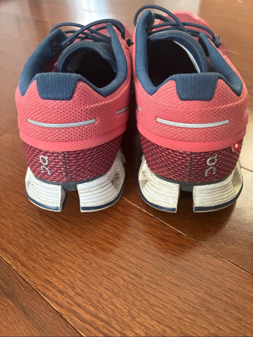 On Cloud sneakers - Picture 3 of 6